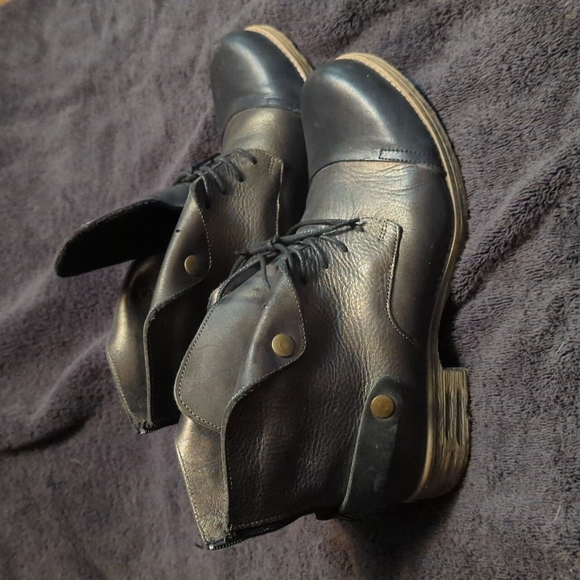 Bueno soft leather ankle boots, sz 38, black and gold - Picture 2 of 4